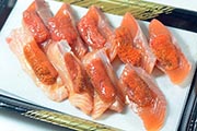 函館産さくらますと魚卵醤油漬けの刺身